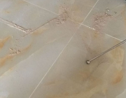 东湖瓷砖空鼓维修公司分享粘合剂选择不当在瓷砖铺贴过程中可能导致以下问题