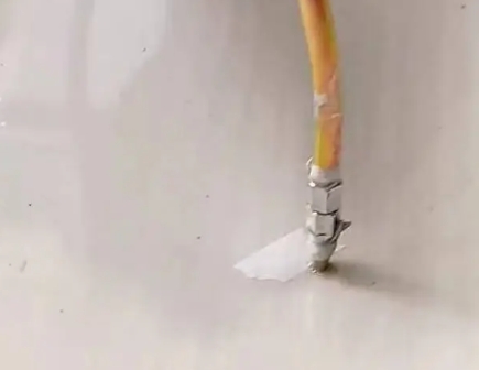 东湖瓷砖空鼓维修公司专业解答在瓷砖铺贴过程中，如果使用的砂料过粗（如全部使用了粗砂），可能会导致以下问题